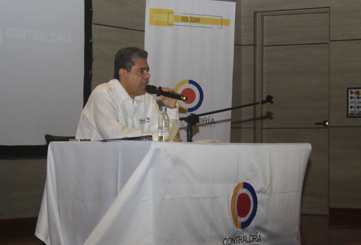 Contralor Carlos Hernán Rodríguez. // Foto: Julio Castaño