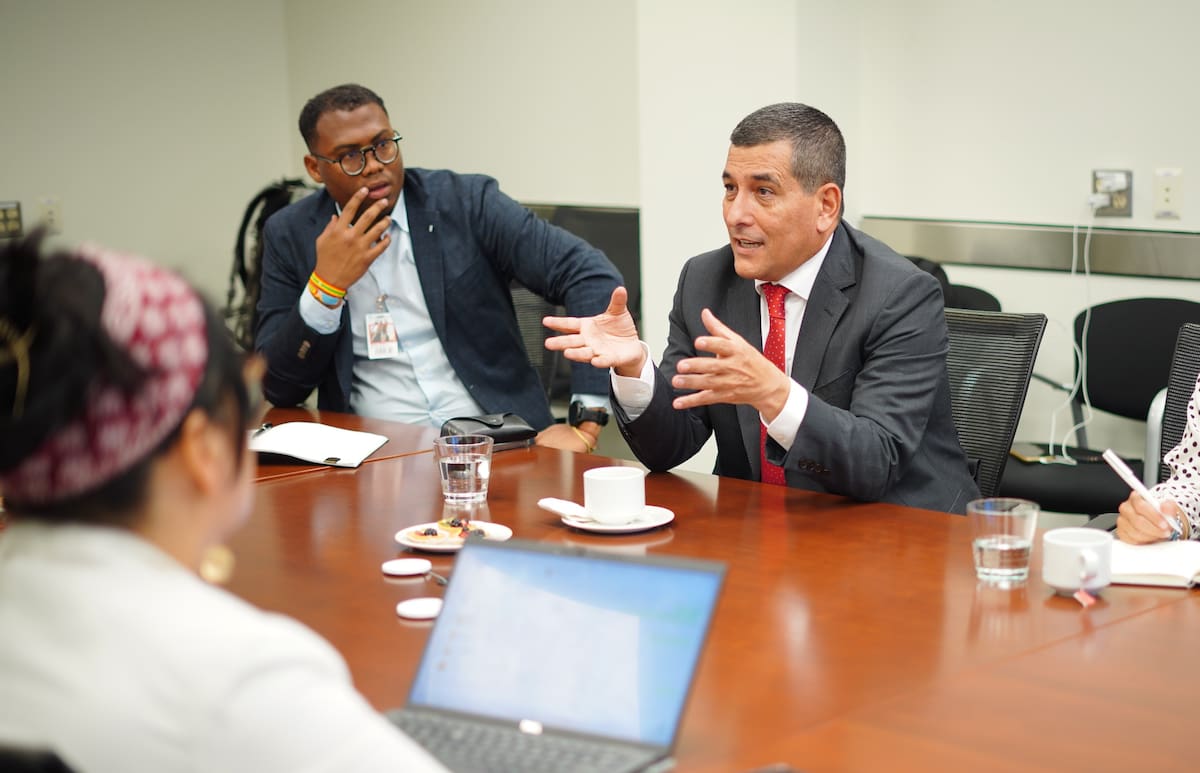 Milton José Pereira, Jefe de la Oficina Asesora Jurídica del Distrito, precisó que la administración actuó bajo el amparo del Artículo 161 de la Ley 136 de 1994 , respondiendo a una vacancia absoluta en beneficio de la continuidad del control fiscal en Cartagena. // Foto: Cortesía - Alcaldía de Cartagena.