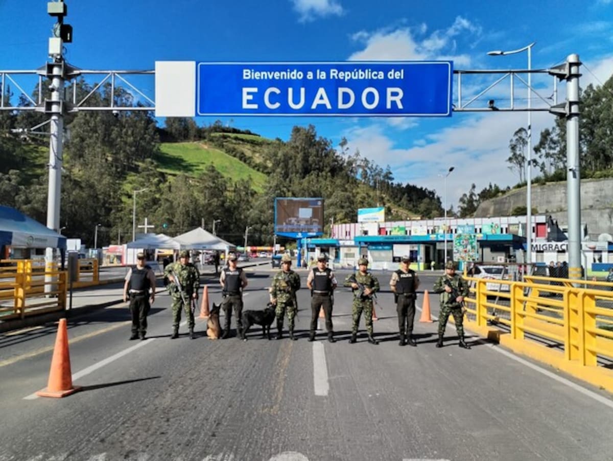 Control militar en la frontera entre Ecuador y Colombia. // Foto: Colprensa