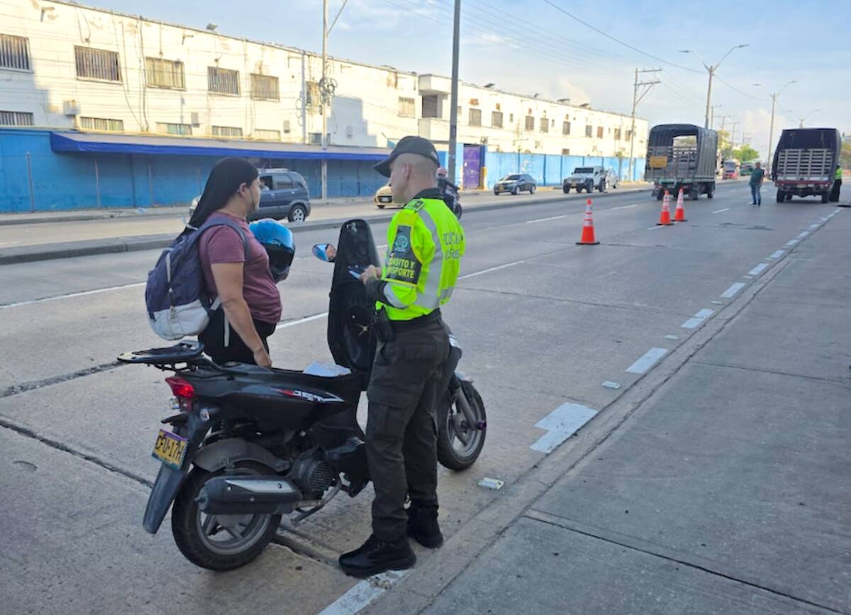 La Policía Nacional en Barranquilla, a través de la Seccional de Tránsito y Transporte, anunció que hará controles permanentes orientados a prevenir el exceso de velocidad y el transporte informal.//Cortesía Policía Mebar.