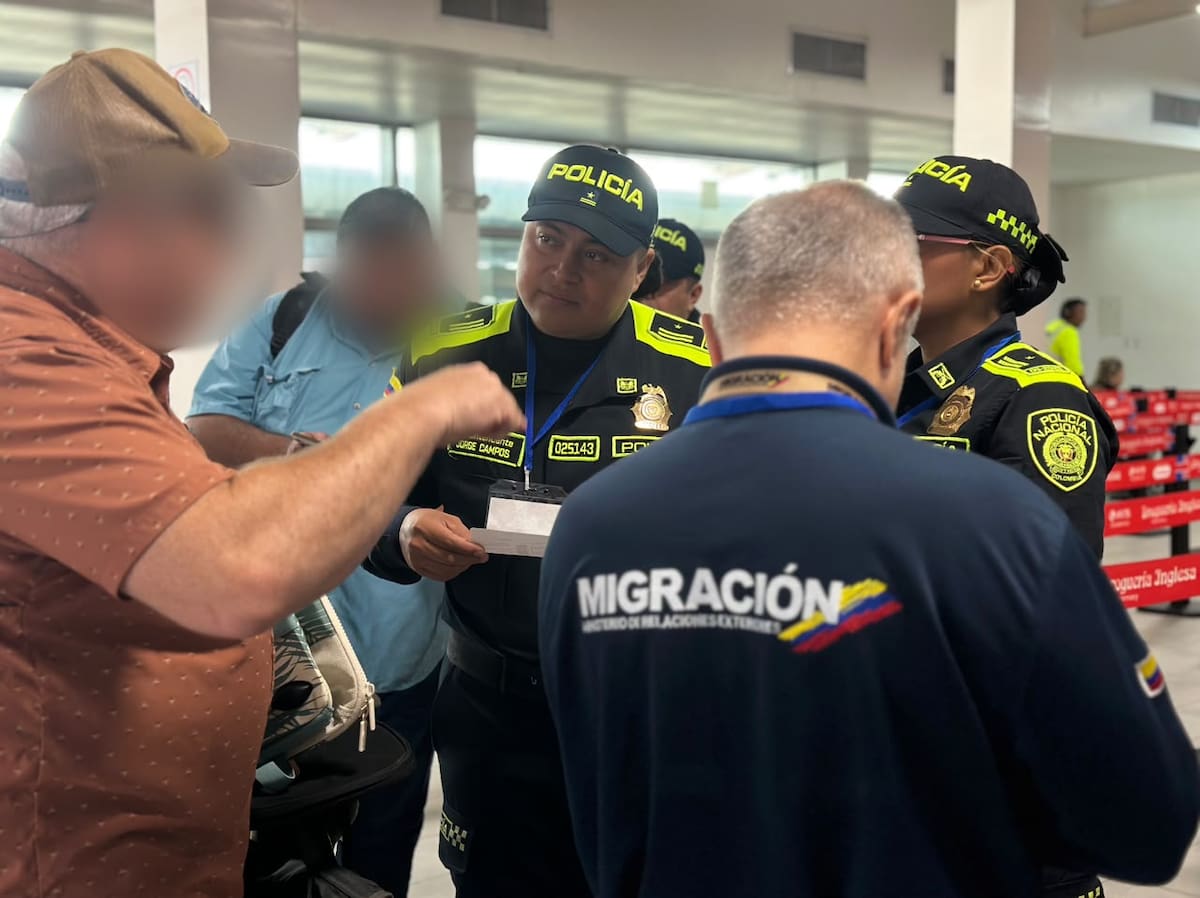 Cooperación entre Colombia y EE. UU. deja 38 extranjeros inadmitidos en Cartagena.