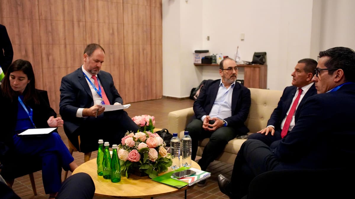 En el marco de la Asamblea General de Asocapitales 2026, que se realiza en Medellín, el alcalde de Cartagena, Dumek Turbay Paz, tuvo una serie de reuniones para fortalecer los lazos de cooperación internacional de la ciudad. // Foto: Cortesía - Alcaldía de Cartagena.