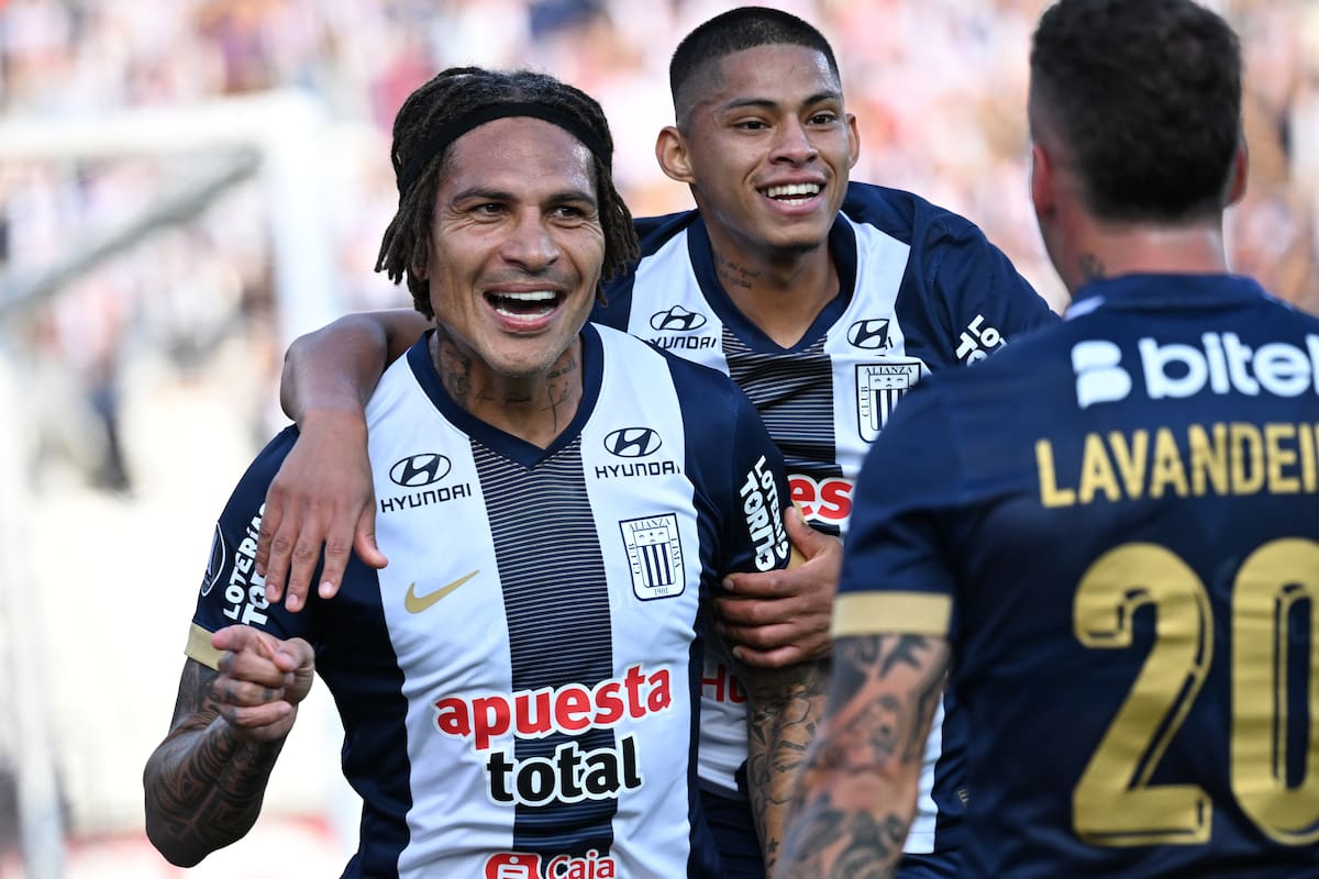 Paolo Guerrero seguirá jugando a los 42 años