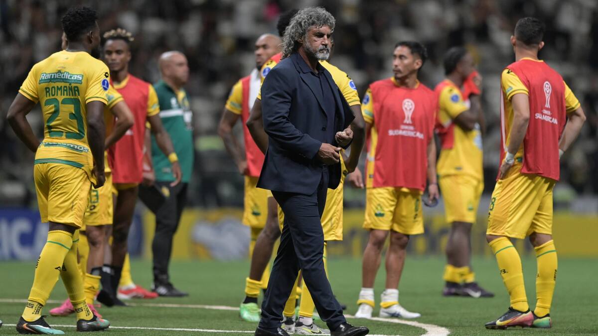Leonel Álvarez ya no será más entrenador de Atlético Bucaramanga. //Foto, EFE: Joao Guilherme