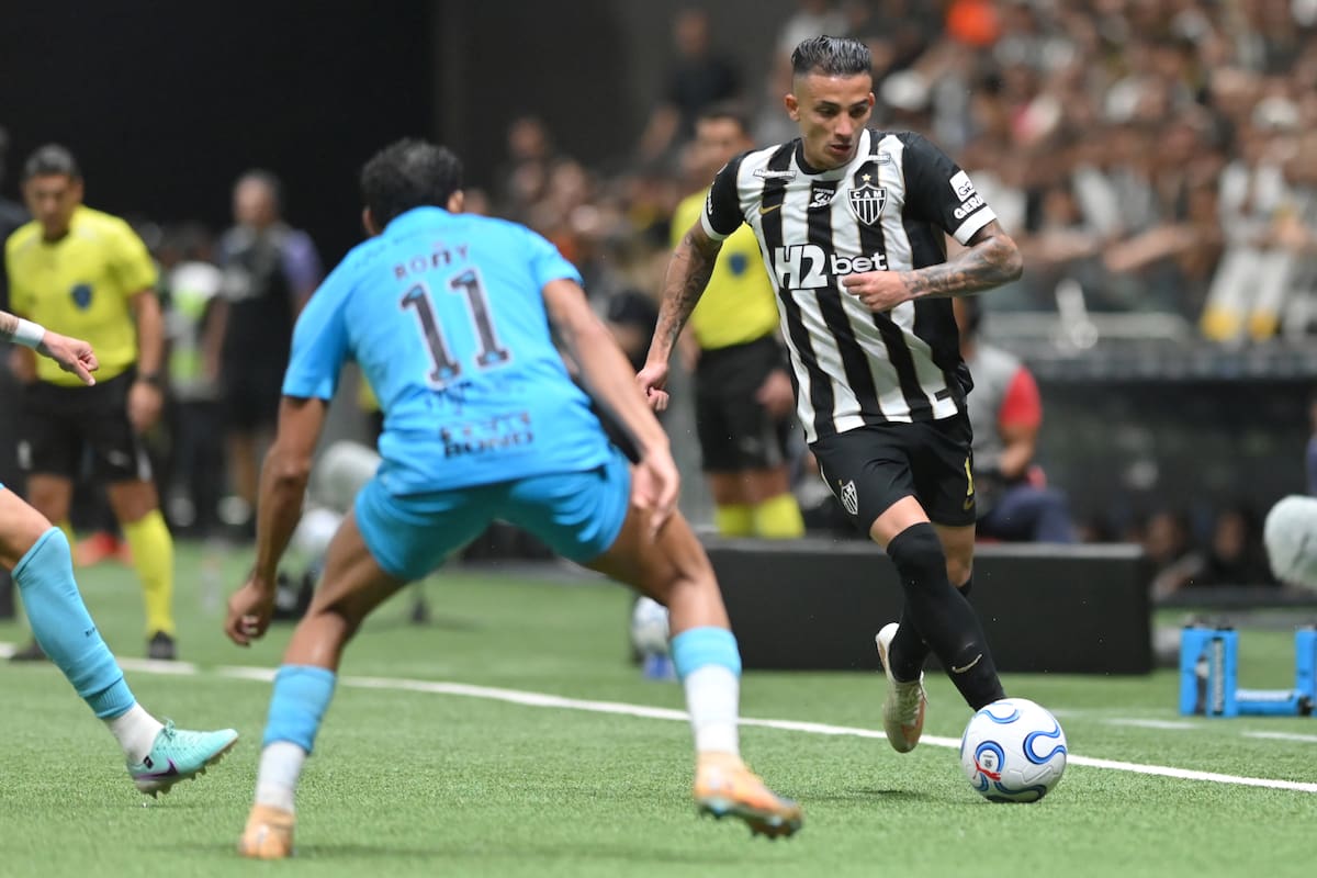 Video: la gran asistencia de Kevin Castaño en la clasificación de Mineiro ante Santos