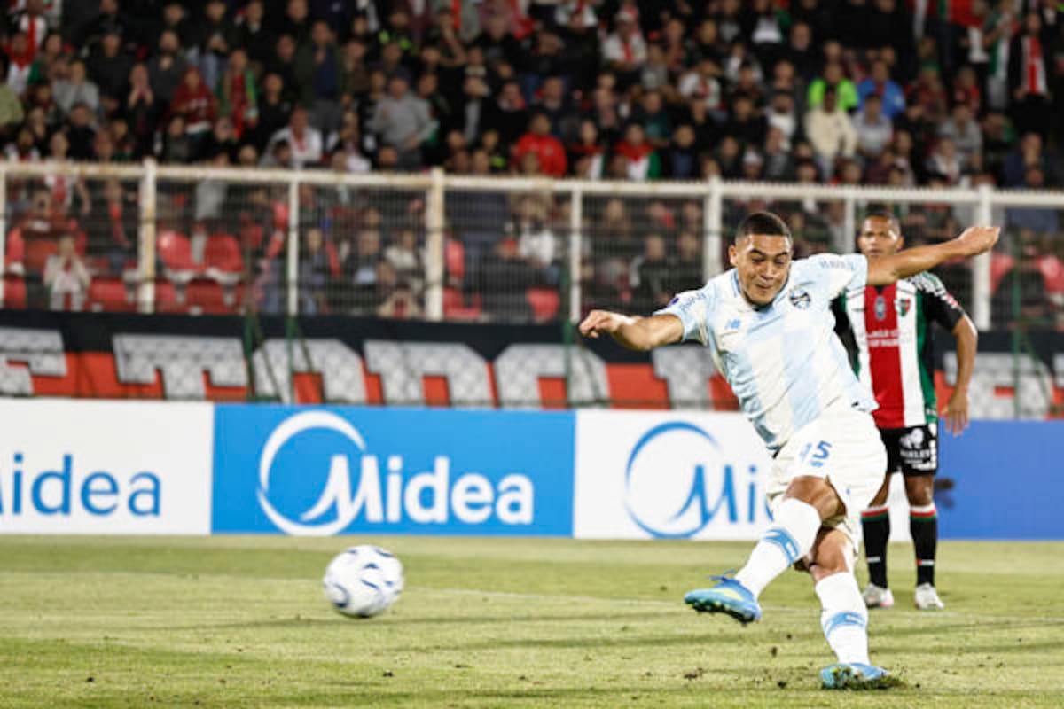 Copa Sudamericana: video de arquero que atajó tres veces el mismo penal