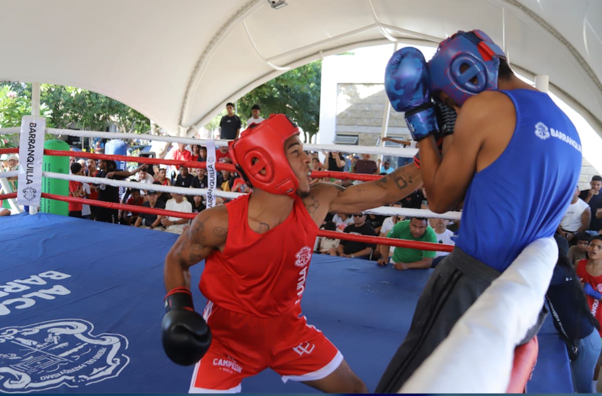 Acción de uno de los combates de la categoría Élite veteranos que se desarrolló en el Polideportivo del barrio La Magdalena en el marco de la II Copa Talento Barranquilla de Boxeo Olímpico.// //Cortesía Alcaldía de Barranquilla.