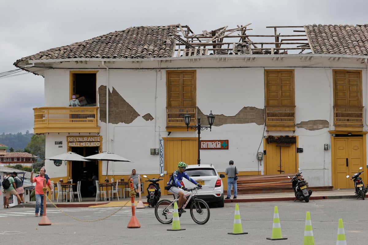 Reconstrucción por impuestos: propuesta de Rendón a De la Espriella