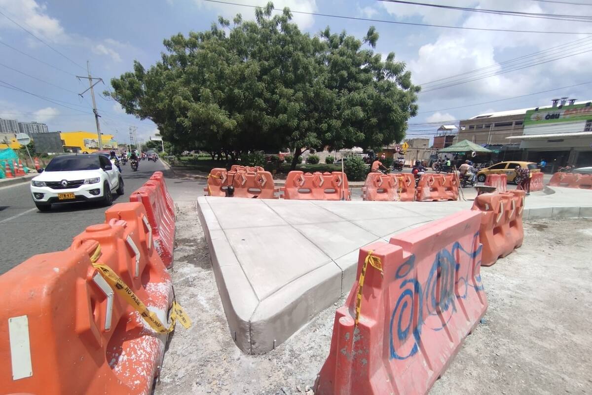 Construyen en concreto el corbatín de La Carolina, “ha dado buenos resultados”