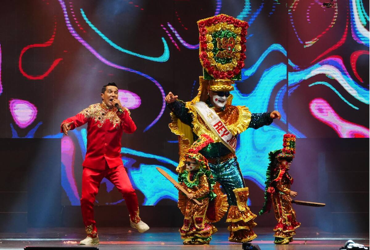 Los reyes Joshua Ortiz y Adolfo Maury Cabrera participaron del show presentado por Checo Acosta..//Cortesía Carnaval de Barranquilla.