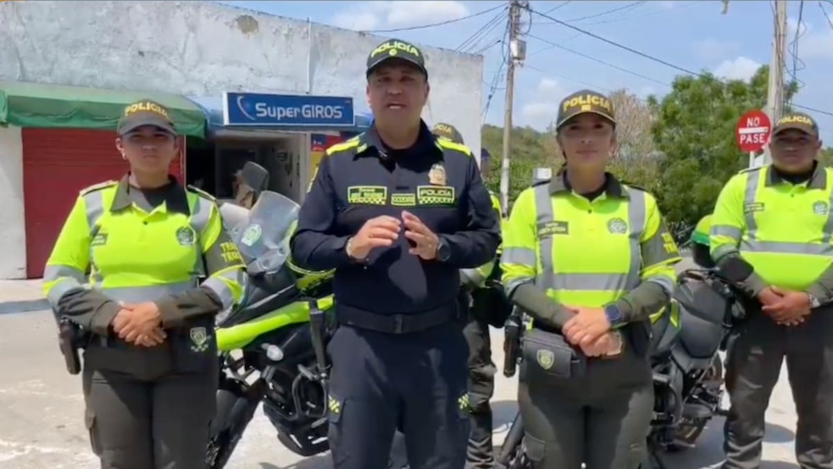 El coronel Eddy Javier Sánchez Sandoval, comandante departamento de Policía Atlántico, entrenando detalles sobre el operativo.//C cortesía Policía Atlántico.