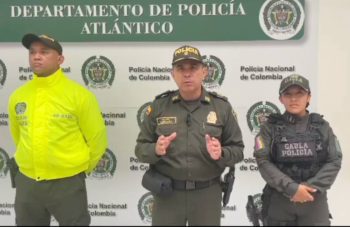 El coronel John Harvey Peña Riveros, comandante del Comando de Policía Atlántico, entregando declaraciones.//Cortesía.