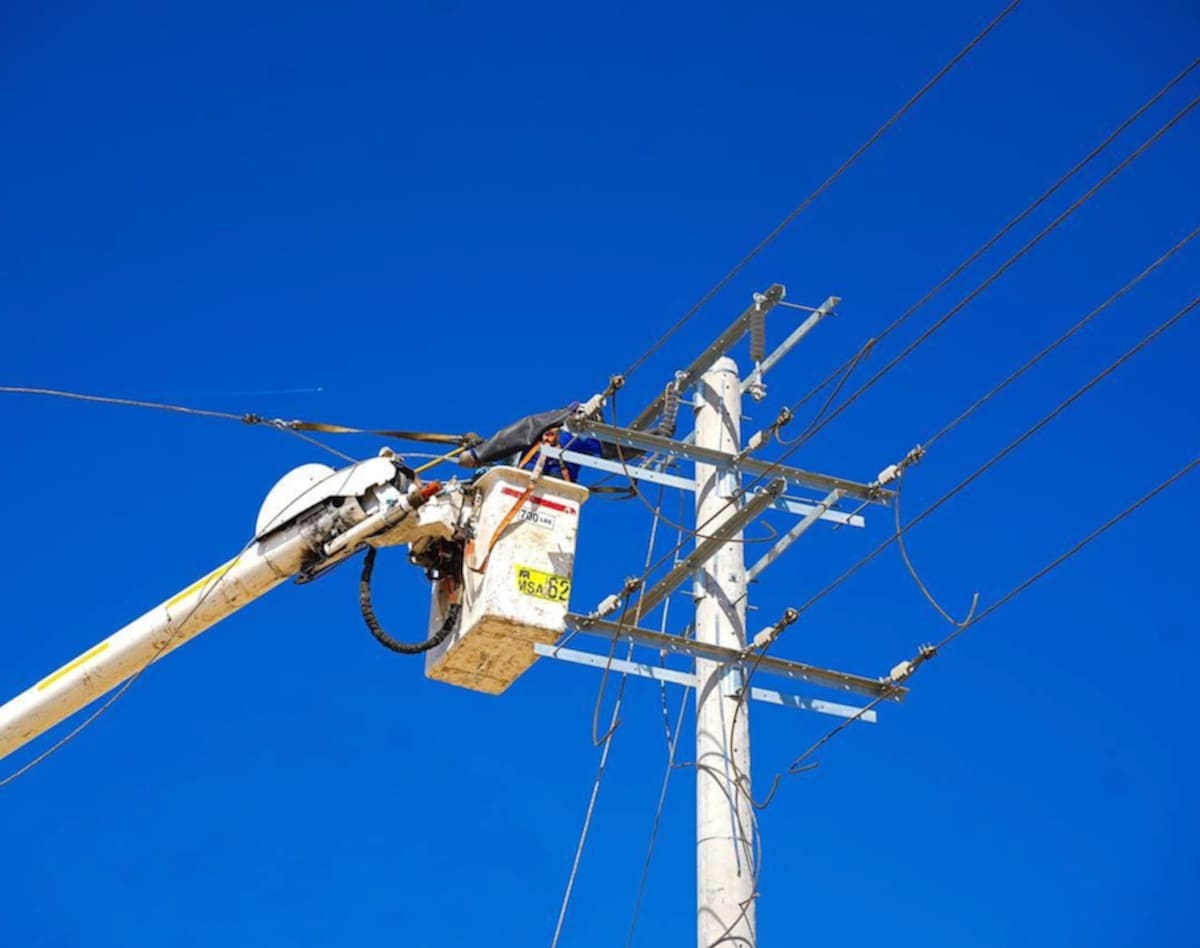 El equipo de Afinia se encuentra trabajando para reparar las fallas y restablecer el servicio de energía eléctrica en la ciudad. // Foto: Ilustración