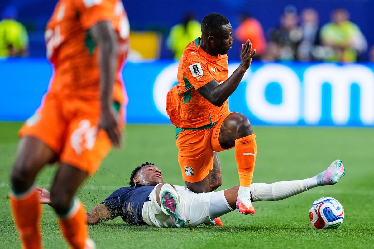 Costa de Marfil y Ecuador no estuvieron finos en la definición en el partido por la Copa Mundial. //Foto, AP: Petr David Josek