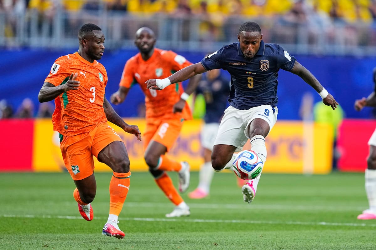 Costa de Marfil y Ecuador dieron un partido con muchas chances en el Mundial. //Foto, AP: Petr David Josek