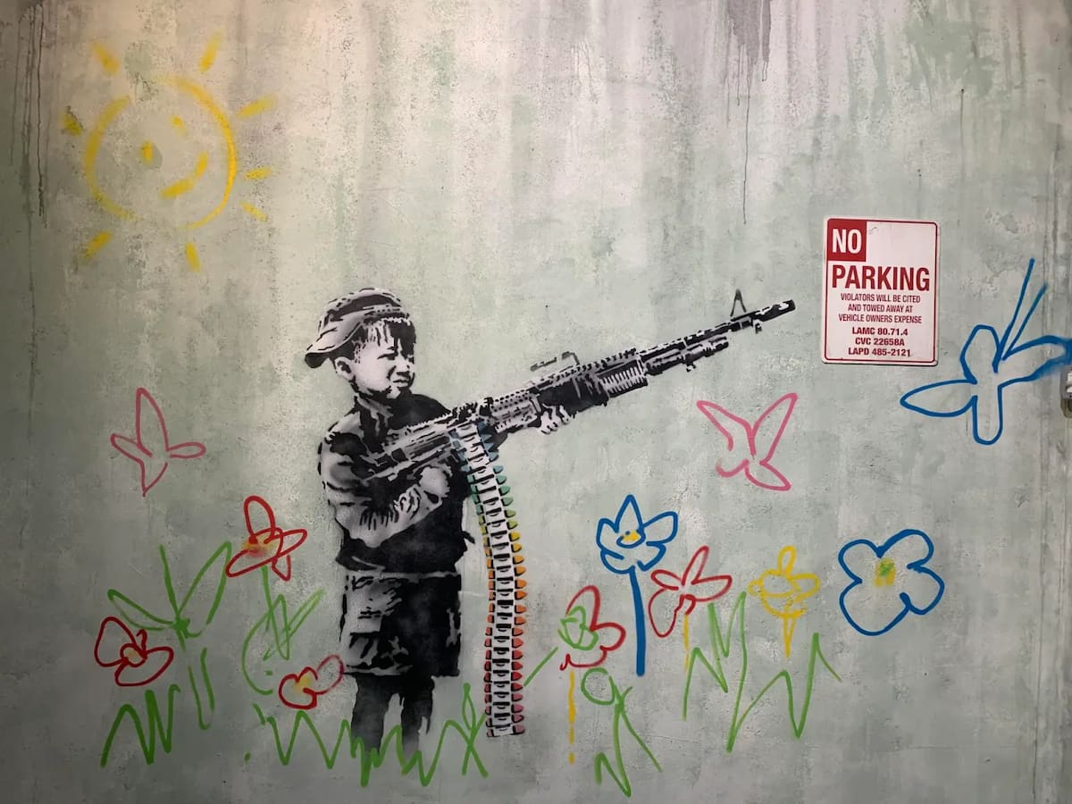 Imagen de archivo de 'El tirador de Crayola' también conocido como 'Crayon Boy' del artista Banksy. // Foto: EFE - Alicia Sánchez.