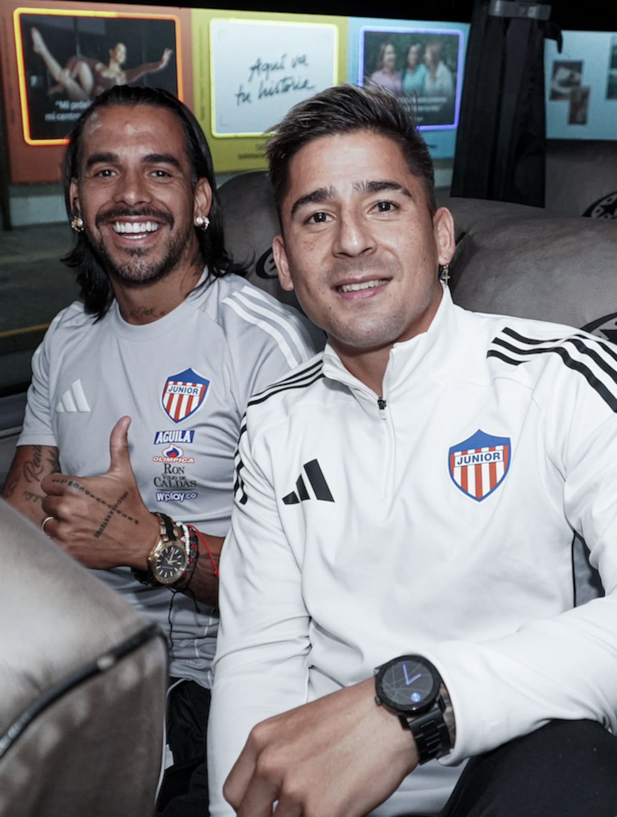 Cristian Javier Báez y Guillermo Paiva, durante su viaje a la ciudad de Medellin para el juego de este domingo.//Cortesía.
