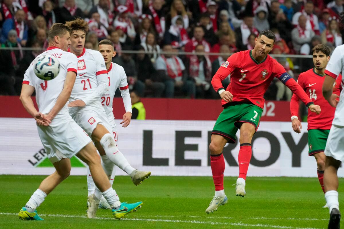 Cristiano Ronaldo alcanzó los 906 goles y sigue haciendo historia