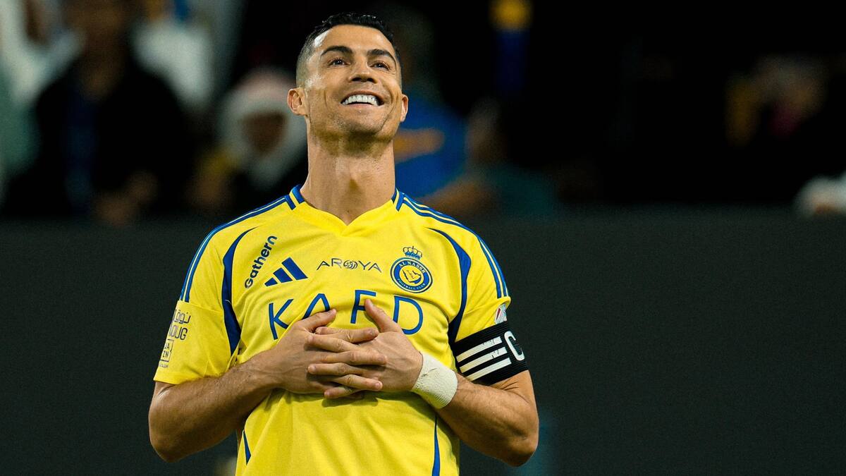 Cristiano Ronaldo posa con el uniforme del Al Nassr. Tras varios partidos sin jugar, el capitán portugués estaría listo para disputar su próximo compromiso de la Saudi Pro League frente al Al Fateh. Foto: Al Nassr