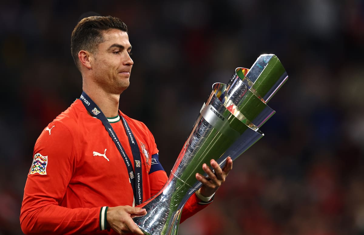 Cristiano Ronaldo sigue levantando títulos con sus 41 años. //Foto, EFE: Anna Szilagyi