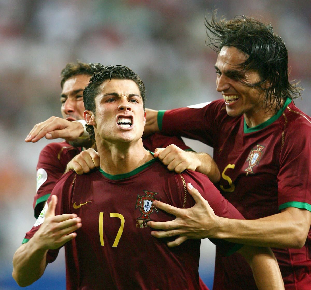 Cristiano Ronaldo (c) al celebrar el pase de Portugal a las semifinales del Mundial Alemania 2006. //Foto, Archivo EFE: Achim Scheidemann