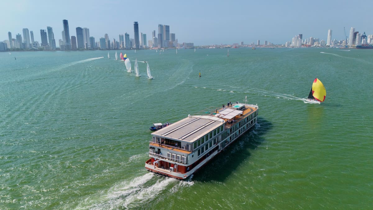 Crucero AmaMagdalena en la bahía de Cartagena. // Foto: Cortesía