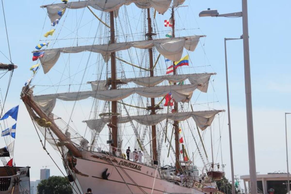 Buque Escuela de México"Cuauhtémoc” estará abierto al publico hasta las 6 pm.
