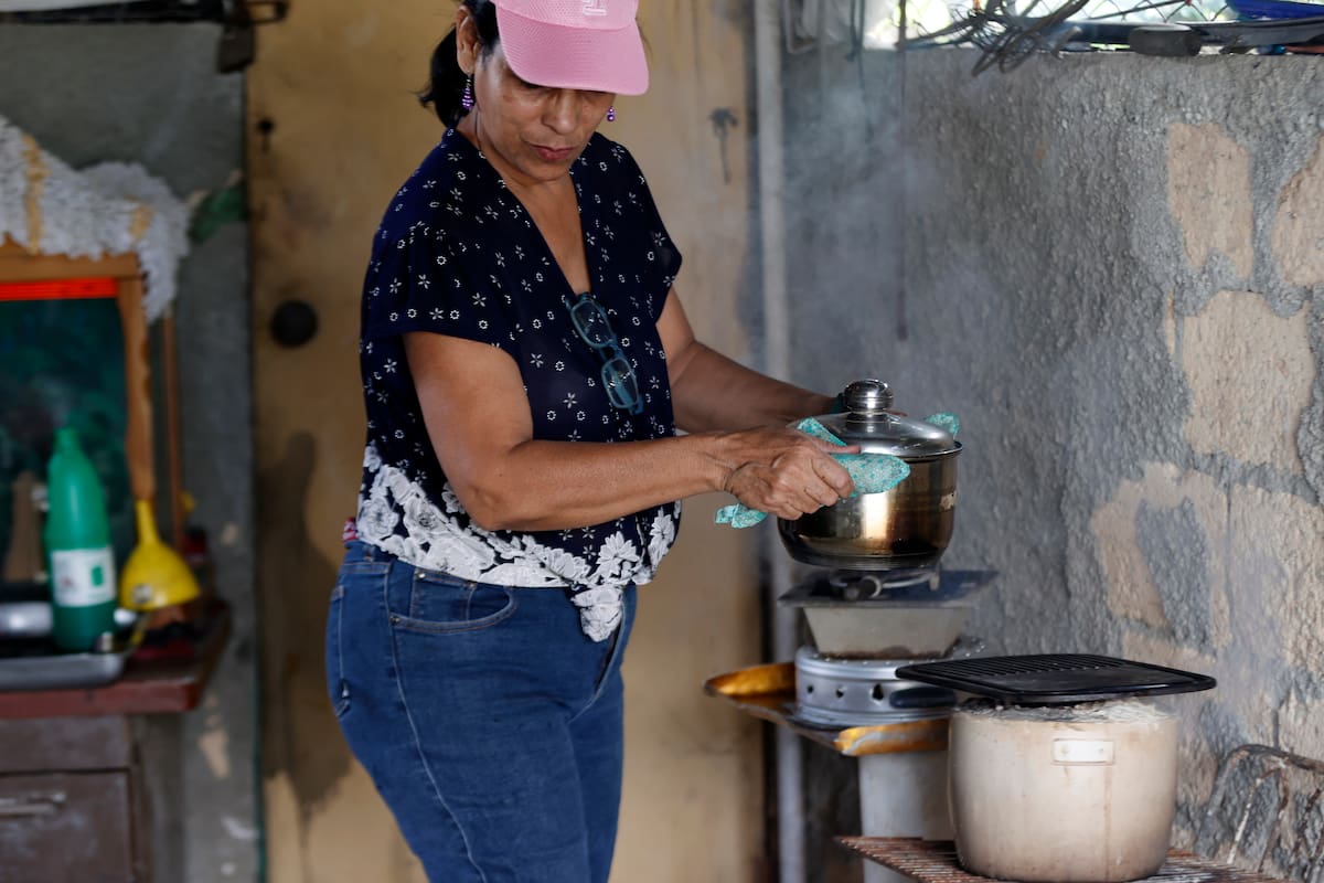 Dos ciudades en una: así viven las madres la crisis en La Habana