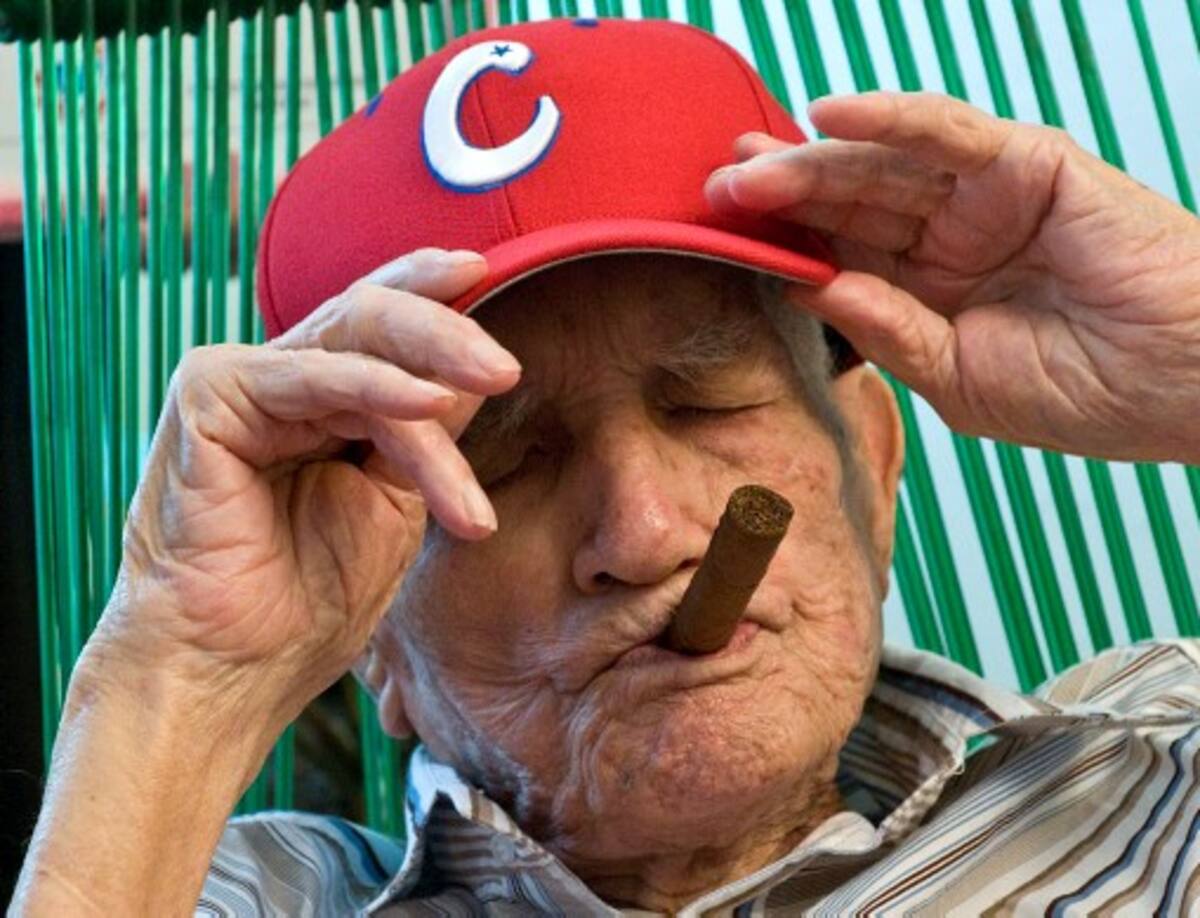 Conrado Marrero, exgrandes ligas de Cuba, cumplió 100 años. AFP