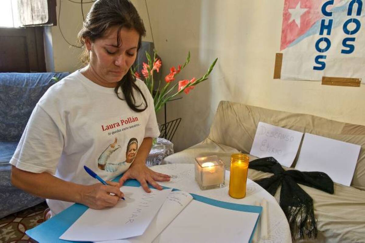 Las Damas de Blanco se solidarizan con la familia de Wilmar Villar. AFP