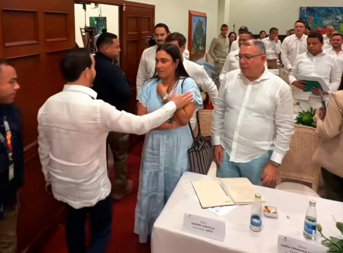 El agente especial Ramiro Castilla Andrade informó, en la cumbre liderada por el presidente Abelardo De la Espriella, que en los últimos 20 días, Air-e Intervenida ha ejecutado inversiones superiores a los 7.300 millones de pesos para beneficiar a cerca de 23.000 usuarios en el Caribe.//Cortesía Air-e.