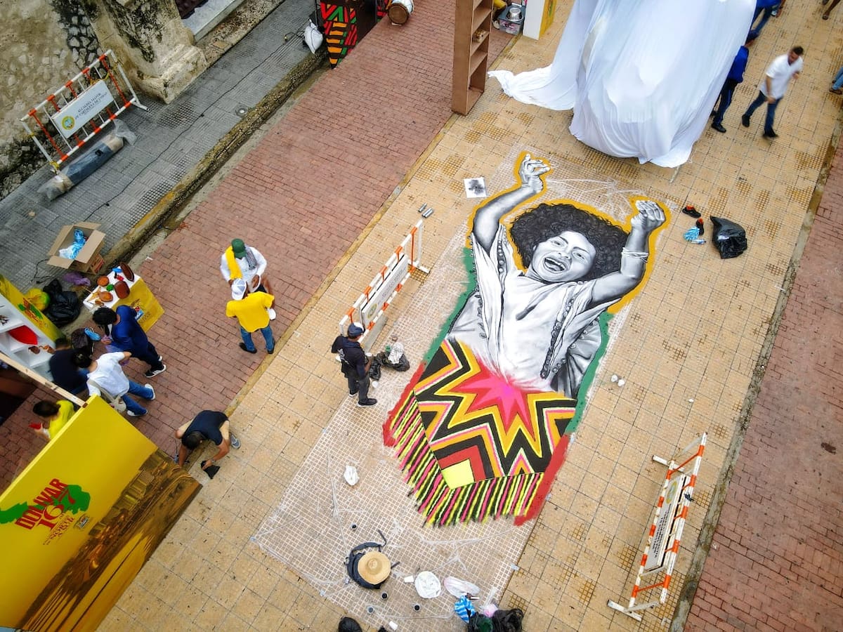 Obra de alfombristas mompoxinos en la Plaza de La Proclamación. // Foto: Cortesía Gobernación de Bolívar
