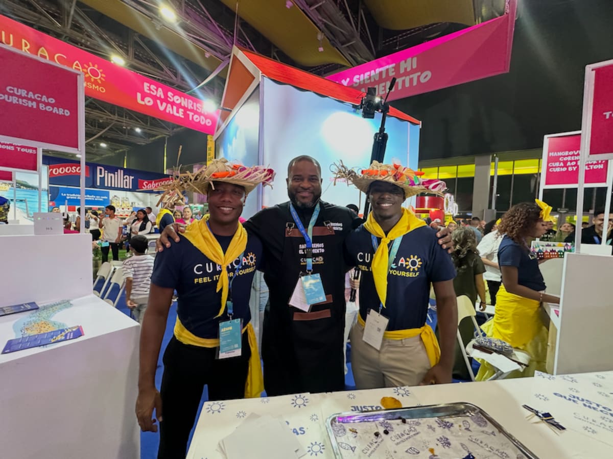 Heinrich Hortencia, chef de Curazao, en compañía de los otros representantes del país que estuvo como invitado en la feria gastronómica Sabor Barranquilla.//El Universal.