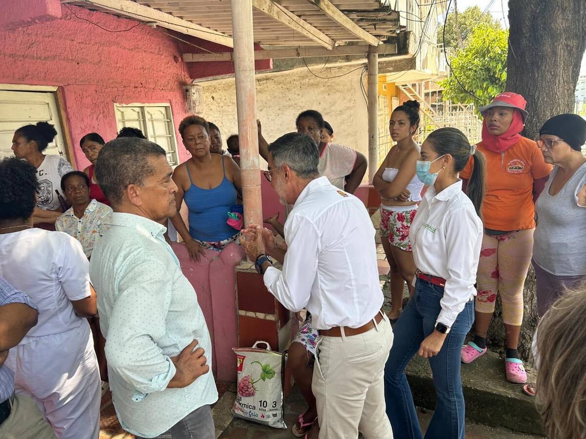 El director del Dadis llegó hasta el barrio San Fernando. // Cortesía