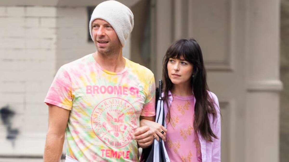 Dakota Johnson y Chris Martin. //Foto: The Image Direct/The Grosby Group