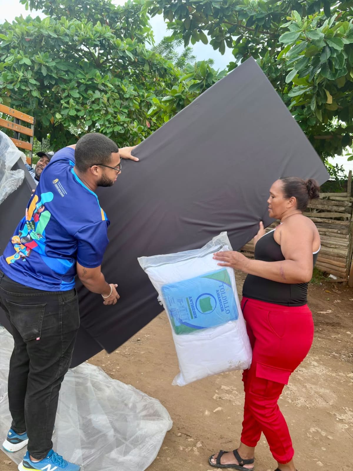 La Gobernación de Bolívar mantiene el acompañamiento a las familias afectadas por las inundaciones ocasionadas por las fuertes lluvias en Turbaco. // Foto: cortesía - Gobernación de Bolívar