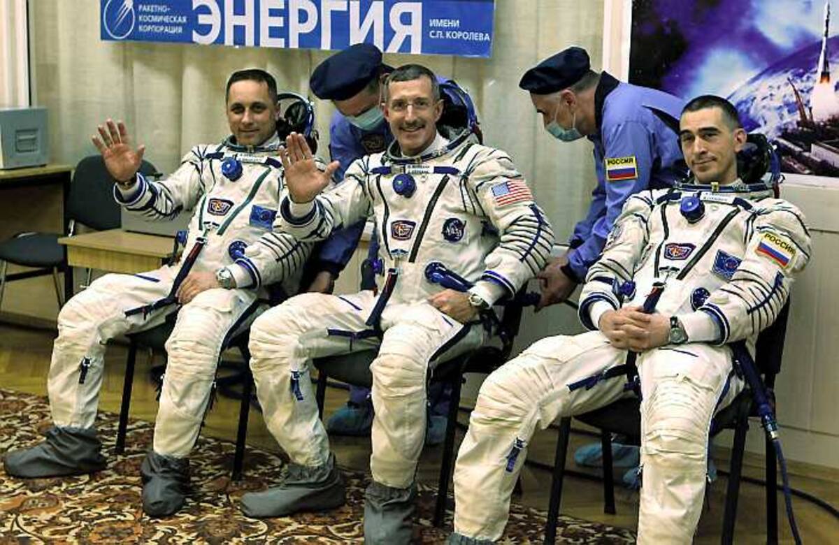 La nave Soyuz TMA-22 llevó al astronauta de la NASA, Dan Burbank, y a los rusos Anton Shkaplerov y Anatoly Ivanishin. AP Mikhail Metzel
