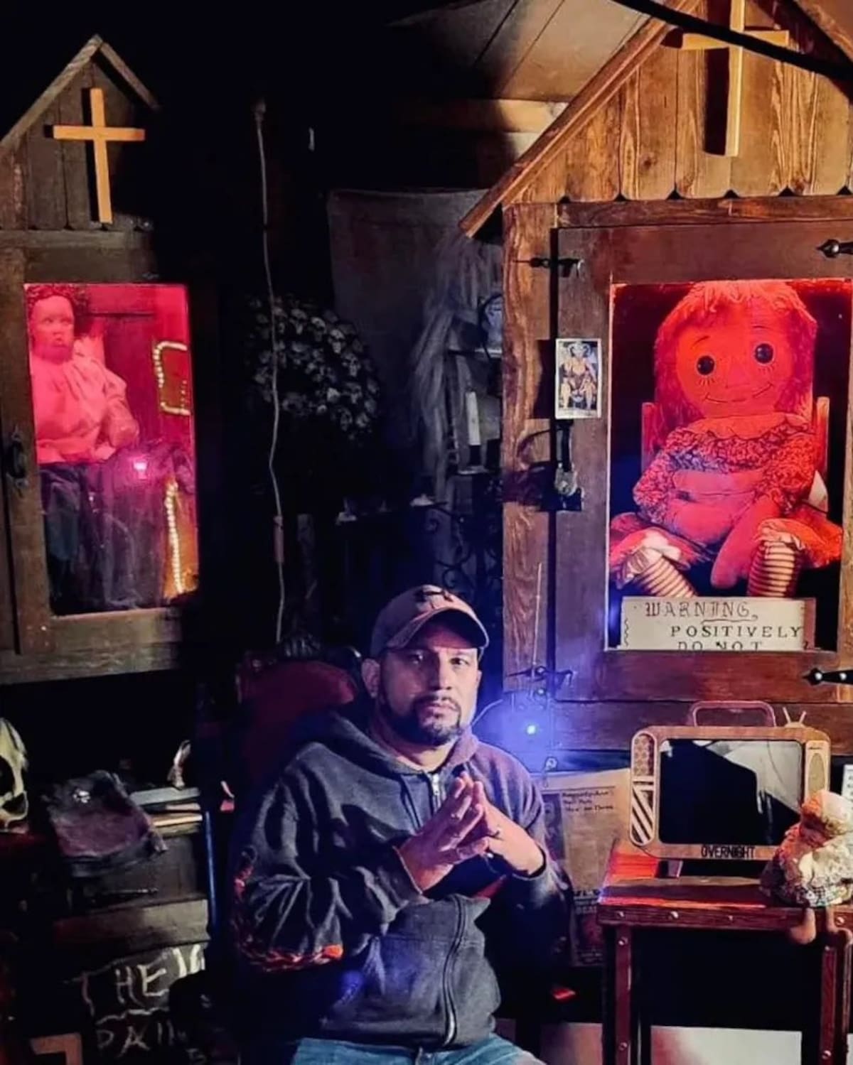 Murió Dan Rivera, investigador paranormal y custodio de la muñeca Annabelle.