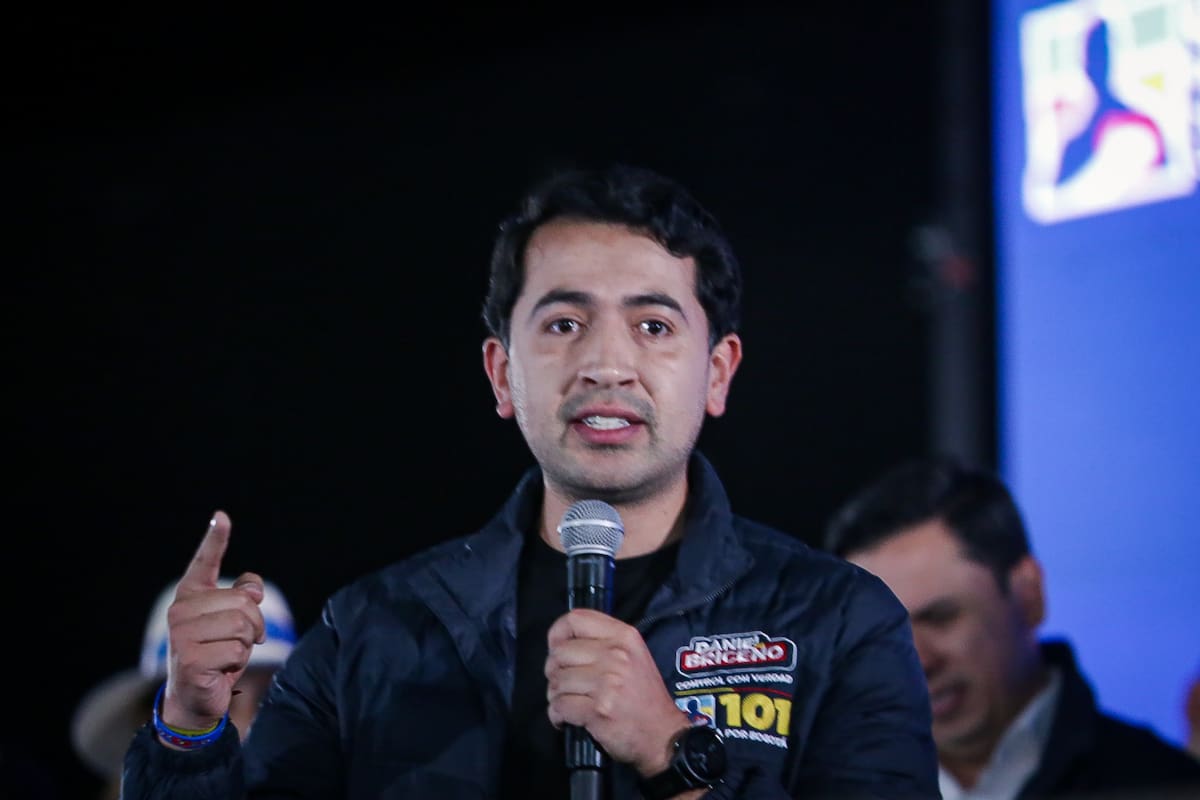 Daniel Briceño cuestiona nombramientos de familiares de Gabriela Muñoz en la Aerocivil