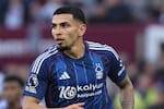 Daniel Muñoz debuta como titular y Nottingham Forest derrota al Aston Villa