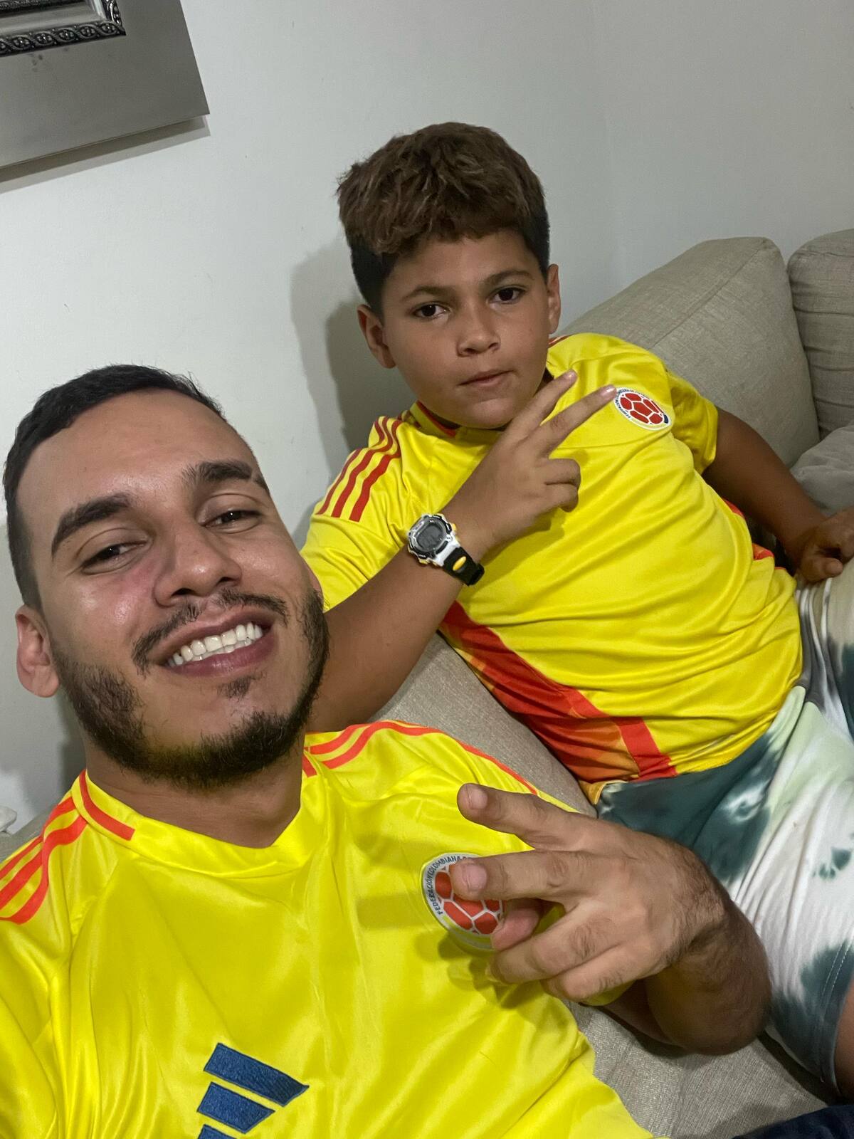 A Lorenzo Cabarcas le toca pagar 10 mil pesos a su sobrino Daniel Zambrano, quien predijo el resultado del juego, gracias a haber consultado a la IA. //Cortesía