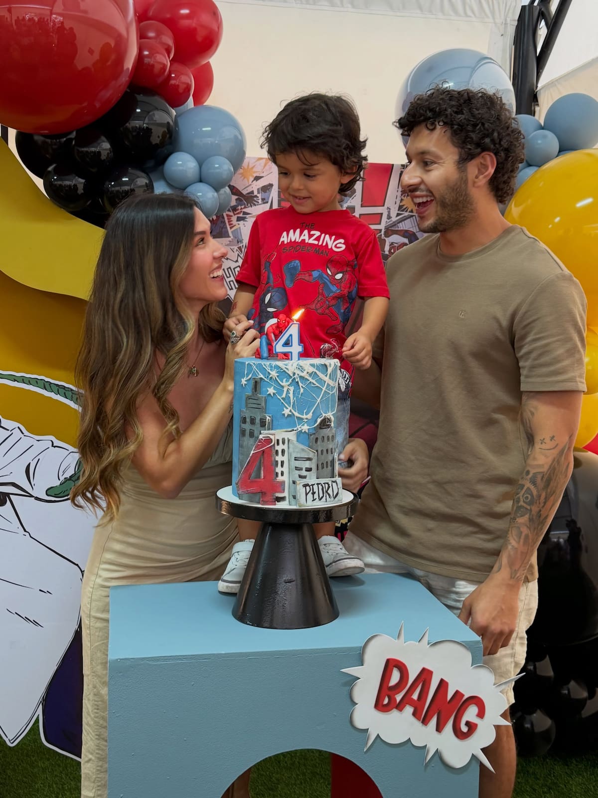 Daniela Salazar junto a su familia. //Foto: @danielasalazarc_.