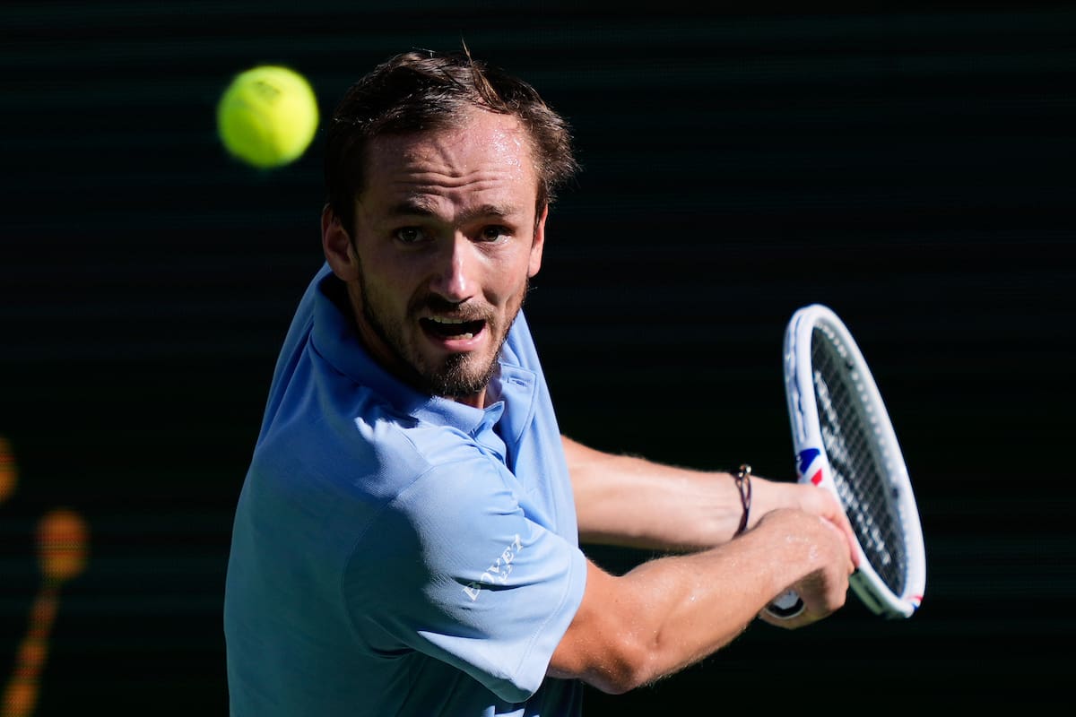 Daniil Medvedev sorprendió a Carlos Alcaraz y se metió en la final de Indian Wells. //Foto, AP: Mark J. Terrill