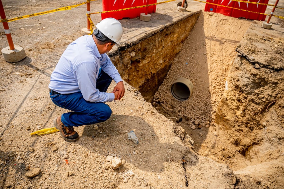 Daño en tubería de Manga obliga a suspender el agua en un sector: Acuacar repara la avería
