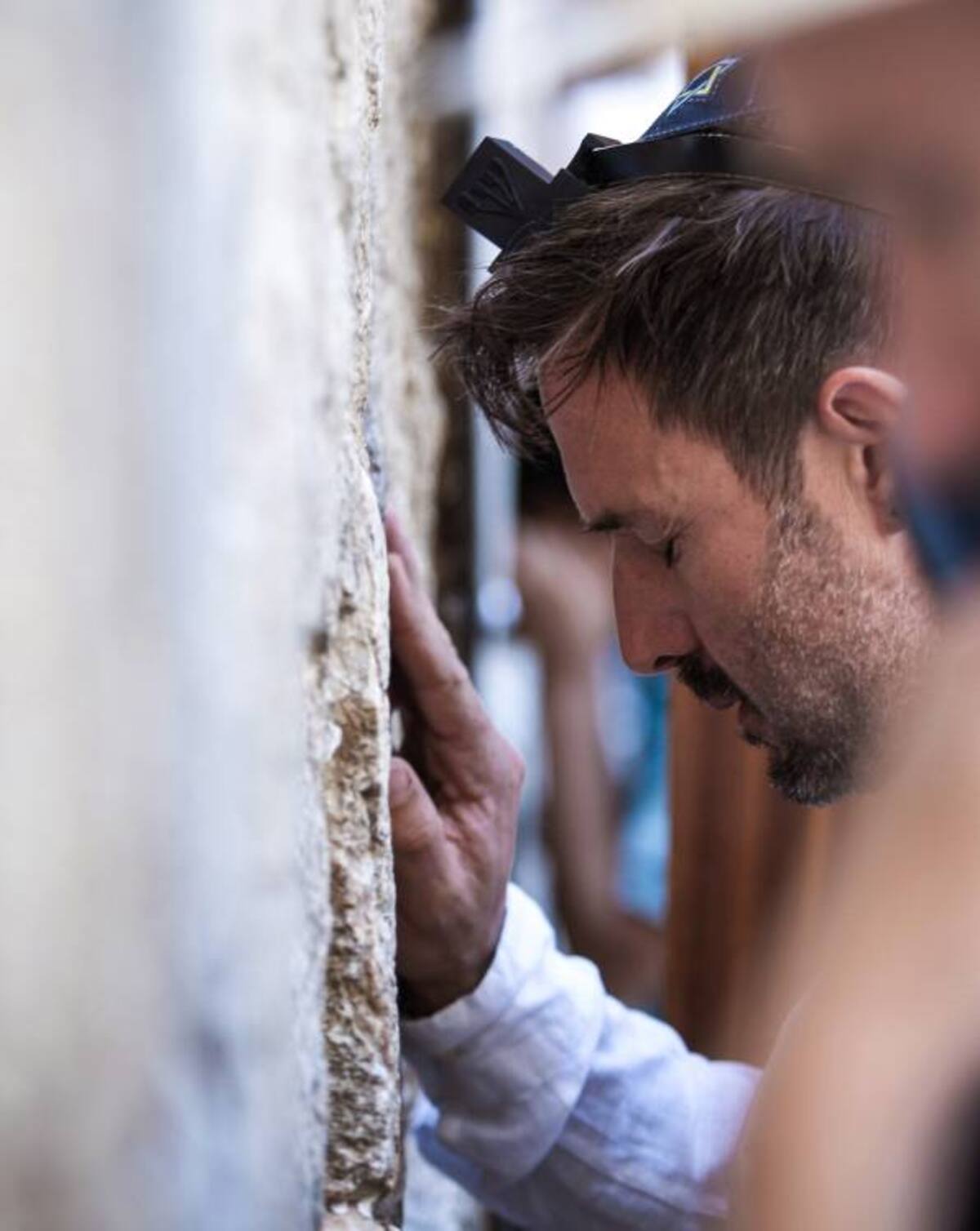 David Arquette , en el Muro de los Lamentos. AP