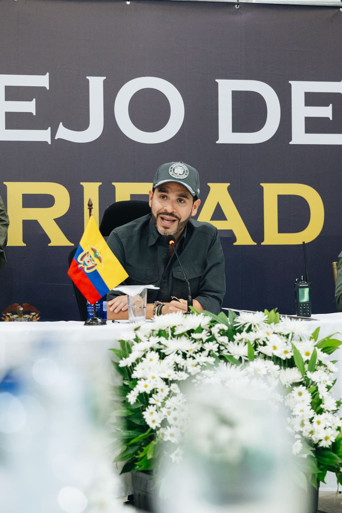 El presidente Abelardo de la Espriella en medio de un consejo de seguridad en Arauca. // Foto. Cortesía - Presidencia.
