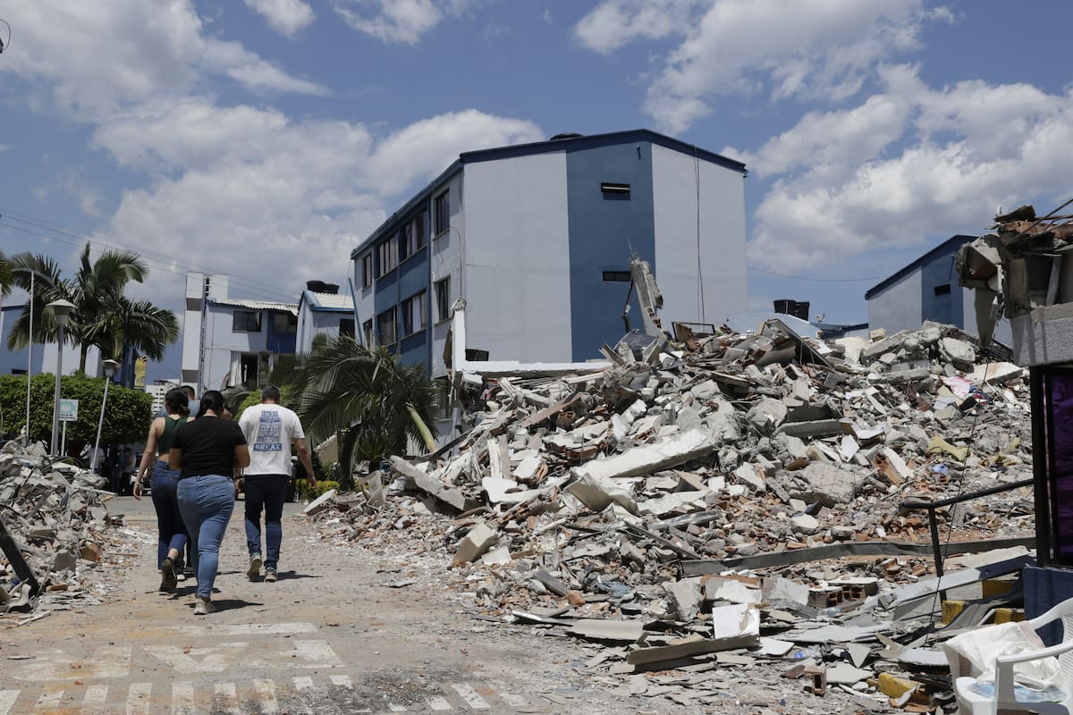 De la Espriella decreta emergencia económica tras devastador terremoto. // Foto: EFE/ Carlos Ortega.