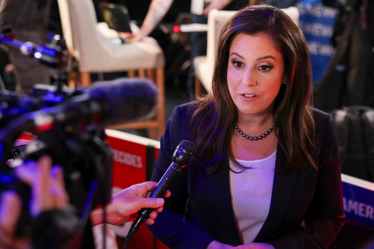 La representante estadounidense Elise Stefanik habla con los medios en apoyo al candidato republicano a la vicepresidencia JD Vance. 01/10/2024 EFE/EPA/SARAH YENESEL