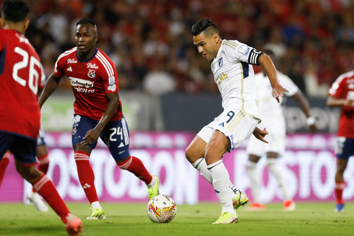 Radamel Falcao García, en su debut oficial en un partido de la Primera División de Colombia entre Deportivo Independiente Medellín (DIM) y Millonarios, en el estadio Atanasio Girardot en Medellín. //EFE