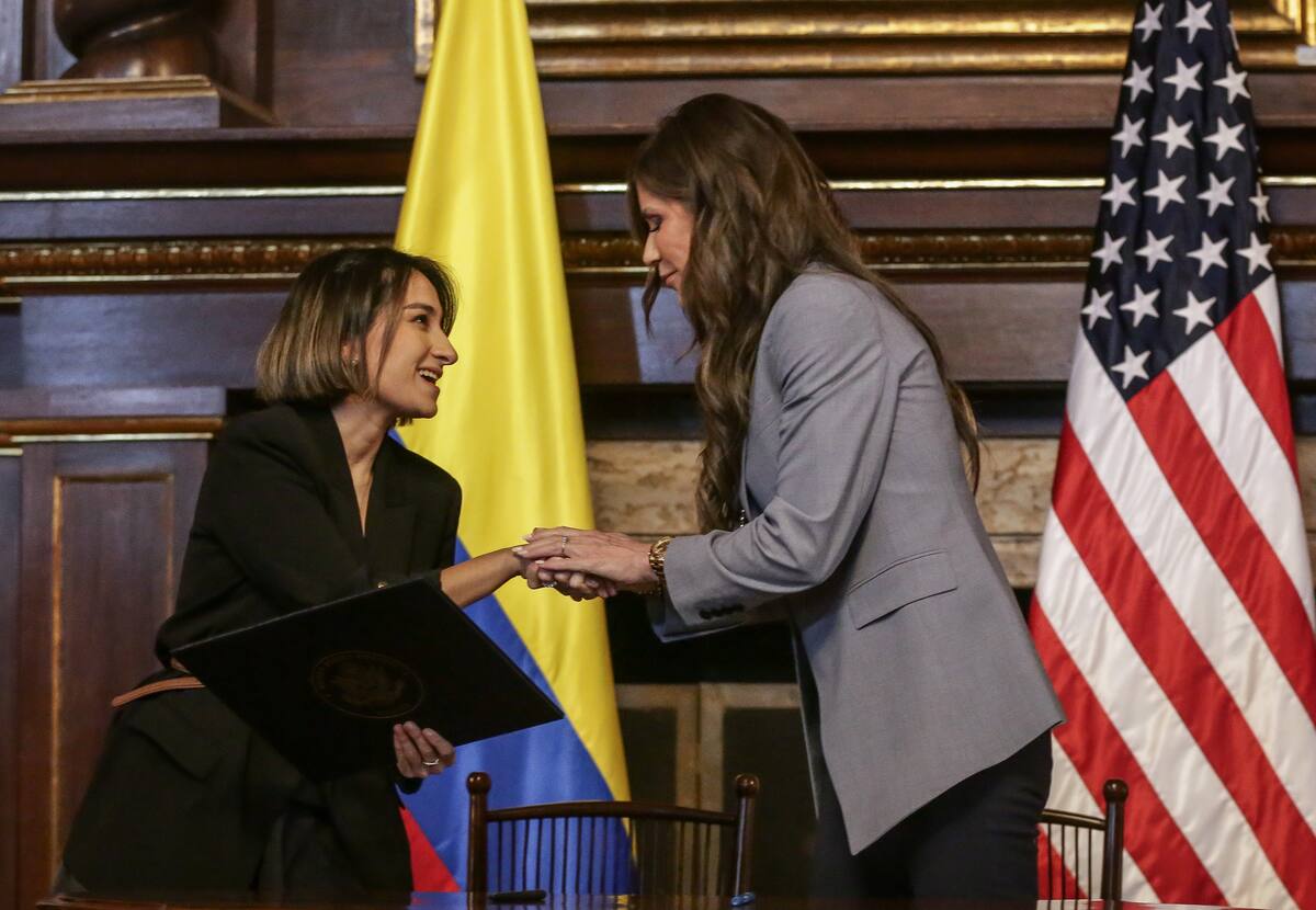 La ministra de Relaciones Exteriores de Colombia, Laura Sarabia, y la secretaria de Seguridad Nacional de Estados Unidos, Kristi Noem. //Colprensa